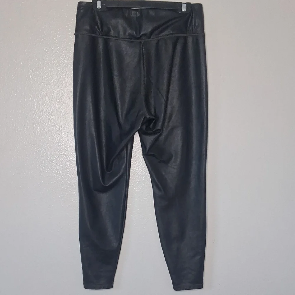 ATHLETA Black Faux Leather Pull On Chic Pants  Leggings Sz Large